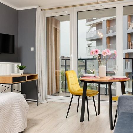 Studio With Balcony Warsaw Kokoryczki By Noclegi Renters 외부 사진
