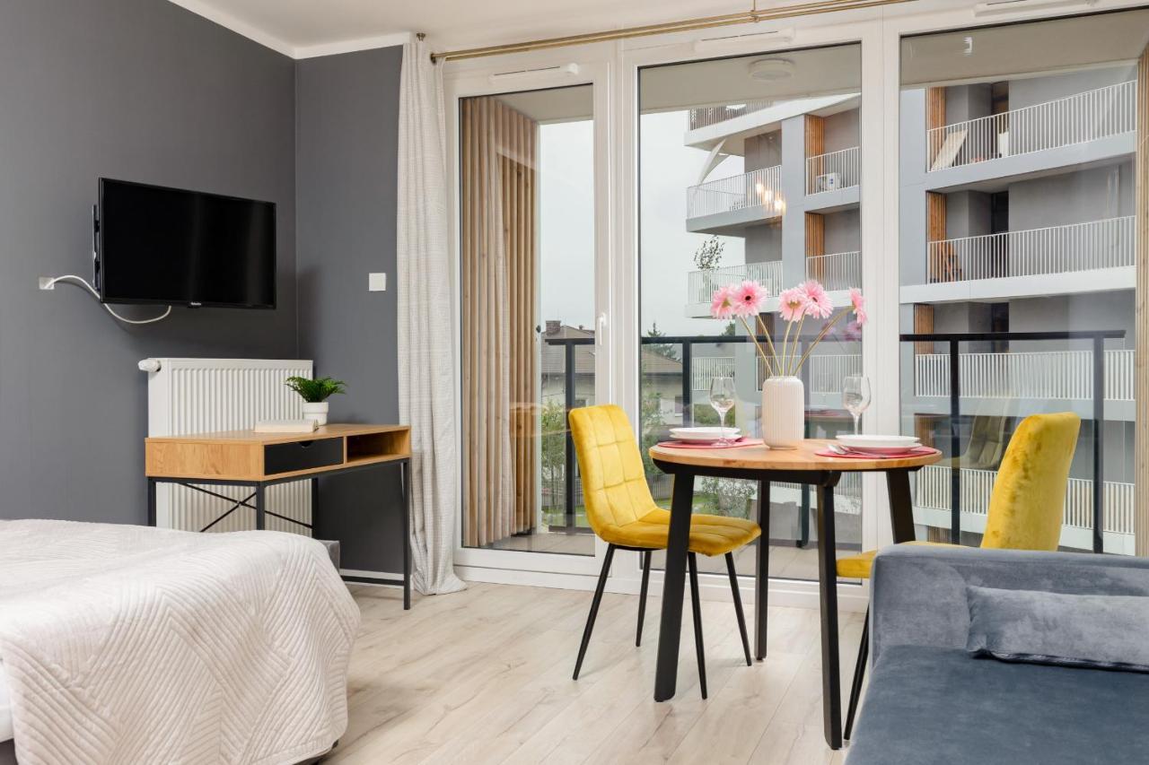 Studio With Balcony Warsaw Kokoryczki By Noclegi Renters 외부 사진