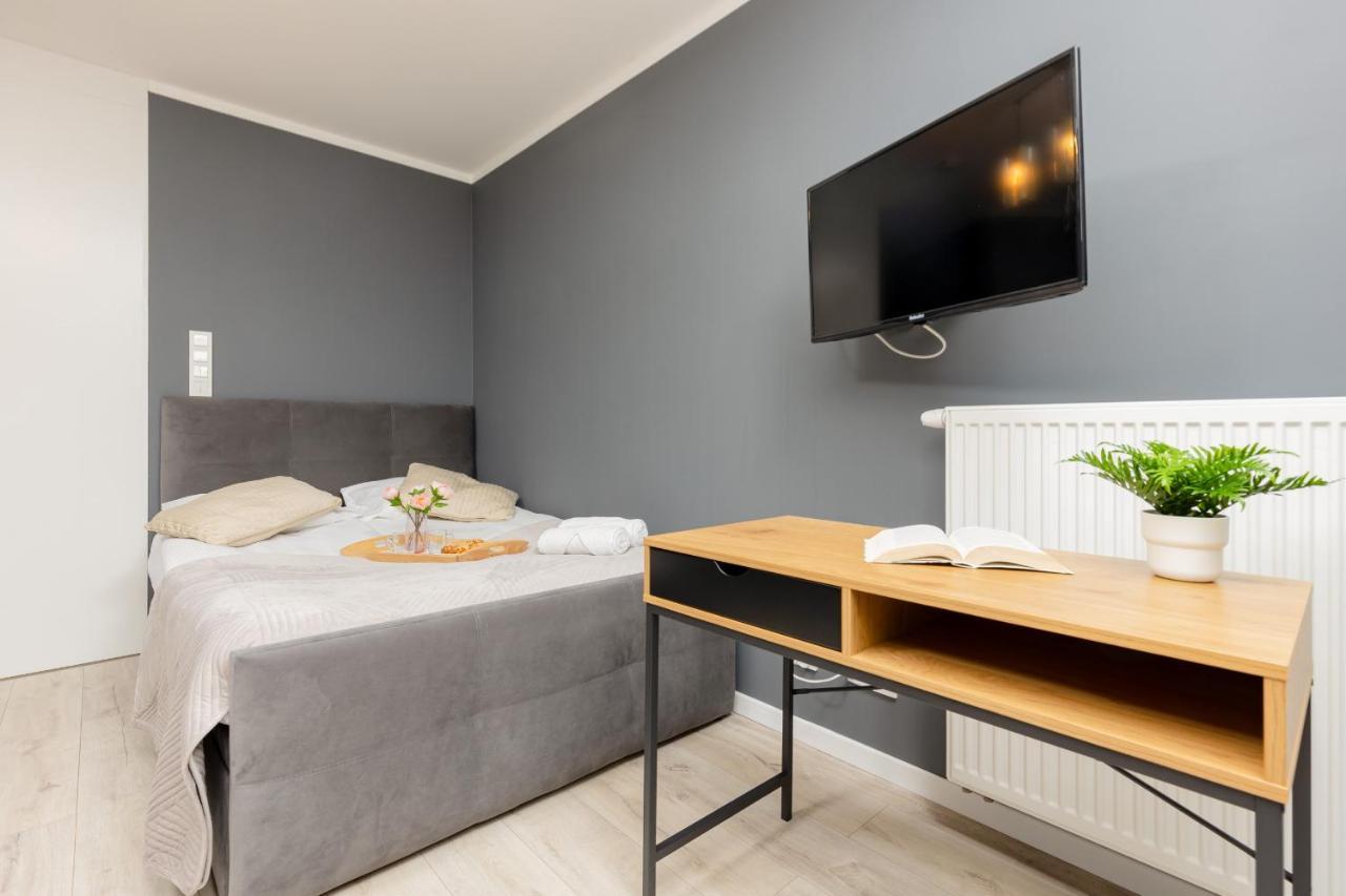 Studio With Balcony Warsaw Kokoryczki By Noclegi Renters 외부 사진