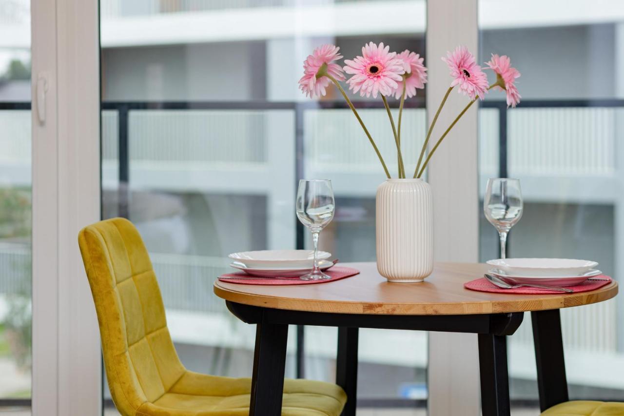 Studio With Balcony Warsaw Kokoryczki By Noclegi Renters 외부 사진